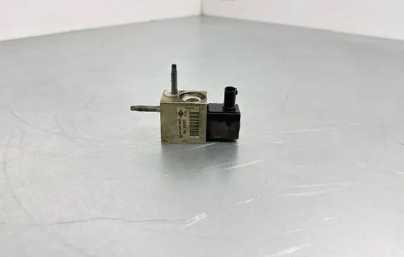 Mercedes-Benz S W222 Air conditioning (A/C) expansion valve A2228300184