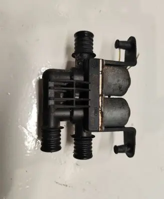 BMW X5 E53 Coolant heater control valve 6906652 1147412159 040430