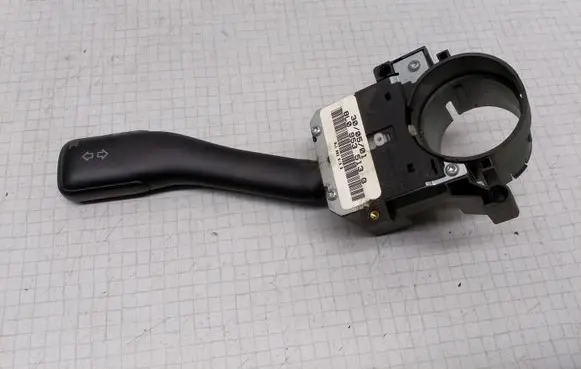 Volkswagen Golf IV Indicator stalk 8L0953513G