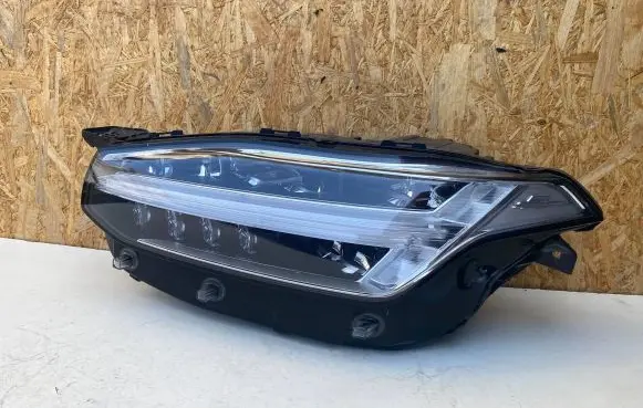 Volvo XC90 Headlight/headlamp 32228304