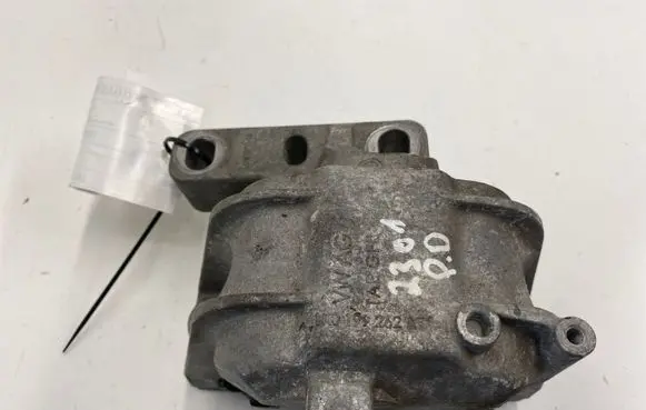 Volkswagen Touran I Engine mount bracket 1K0199262AT