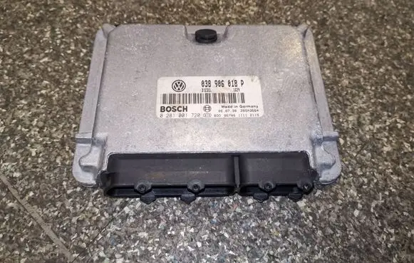 Volkswagen PASSAT B5 Engine control unit/module 038906018P 0281001720