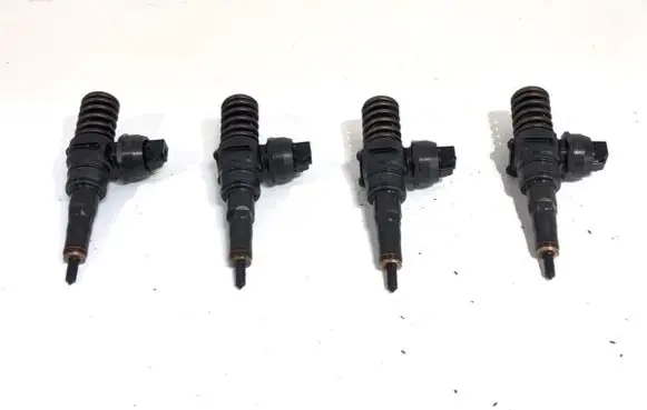 Volkswagen Golf V Fuel injectors set 038130073AG
