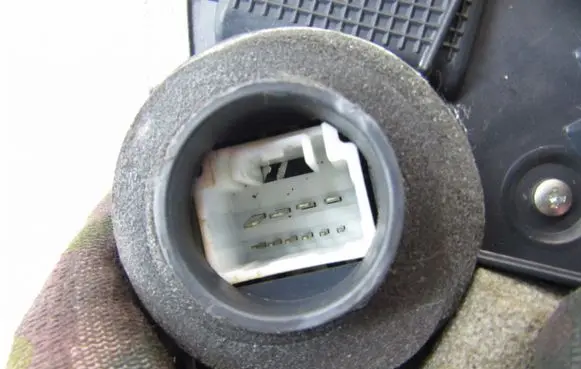Suzuki Grand Vitara II Front door lock