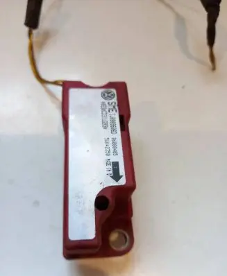 Volkswagen Golf IV Airbag deployment crash/impact sensor 1J0909606D 06000405 5WK42350