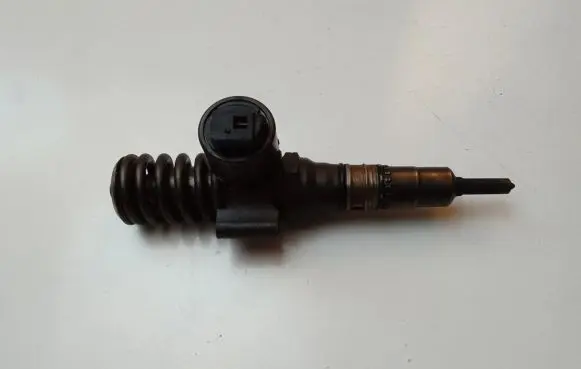 Volkswagen Jetta V Fuel injector 03G130073G