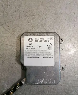Volkswagen PASSAT B5 Airbag control unit/module 5WK43124