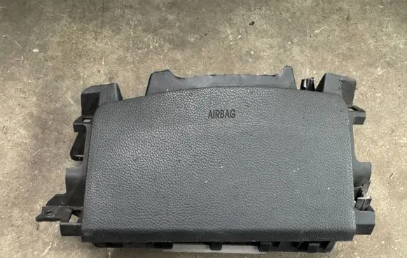 Hyundai i40 Knee airbag 569703Z100RY