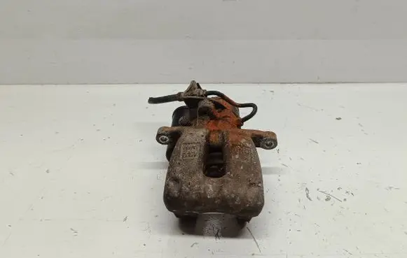 Volkswagen PASSAT B6 Rear brake caliper