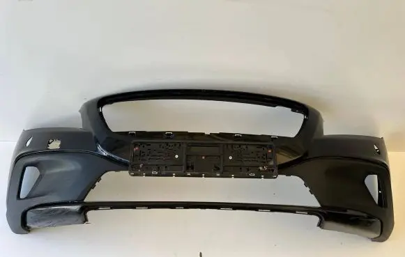 Volvo V40 Front bumper 31353310