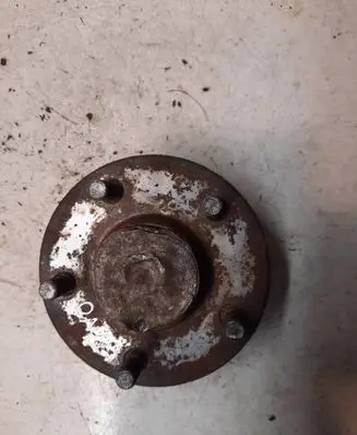 Nissan Almera Tino Rear wheel hub