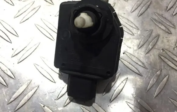 Headlight level adjustment motor