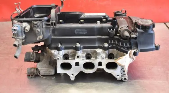 Toyota Yaris Engine head 1KR