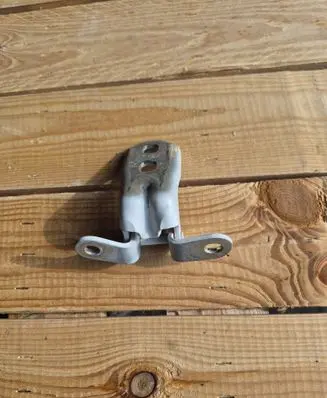 Buick Encore I Front door upper hinge A046057