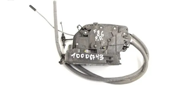 Volkswagen Jetta VI Front door lock 7281934