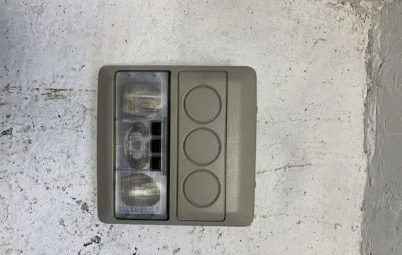 Land Rover Discovery 3 - LR3 Front seat light XDE500420LUM