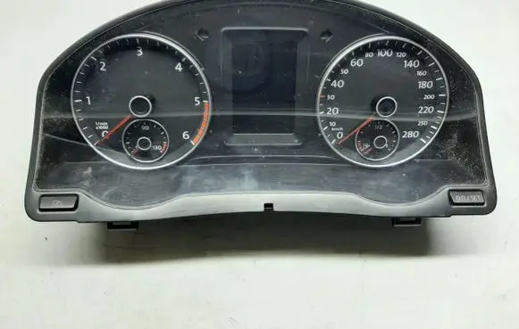 Volkswagen Scirocco Speedometer (instrument cluster) 1K8920873A