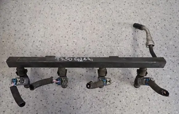 Chevrolet Aveo Fuel injector supply line/pipe 