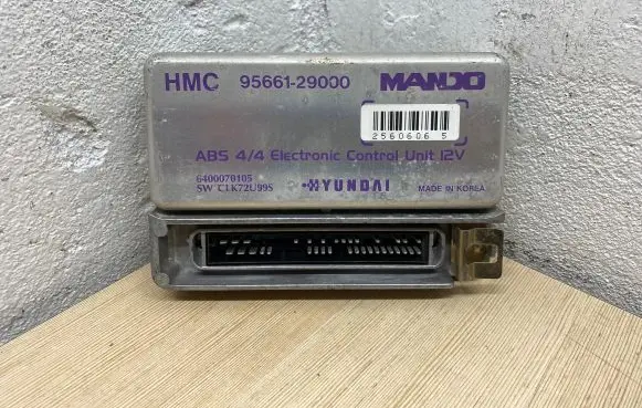Hyundai Elantra ABS control unit/module 9566129000 6400070105 25606065