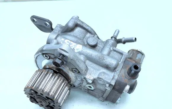 Volvo XC60 Fuel injection high pressure pump 31432135