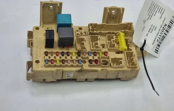 Toyota Avensis T250 Fuse box set 82641-CA010-F