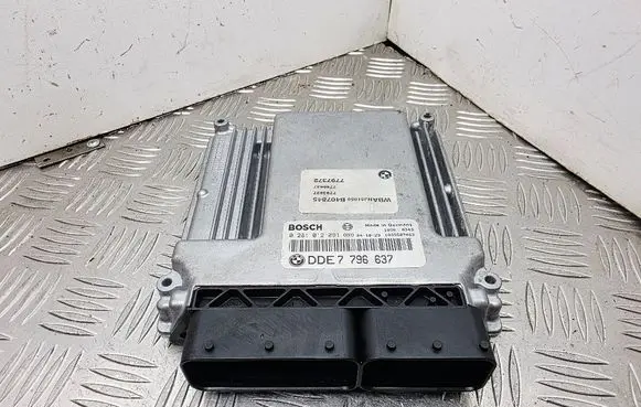 BMW 5 E60 E61 Engine control unit/module 7796637 0281012091