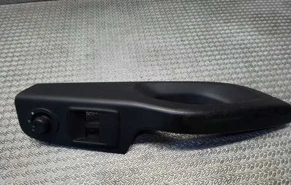 Renault Trafic III (X82) Front door handle cover 809548183L