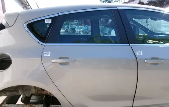 Opel Astra J Rear door