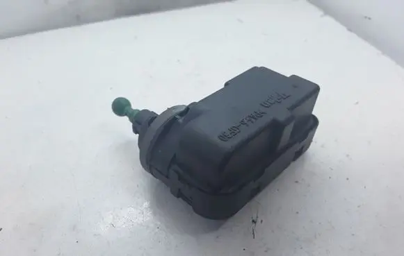 Volkswagen Golf IV Headlight level adjustment motor 1J0941295F