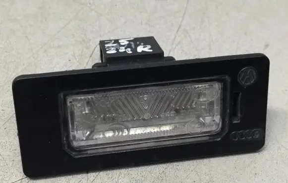 Skoda Yeti (5L) Number plate light 8T0943021