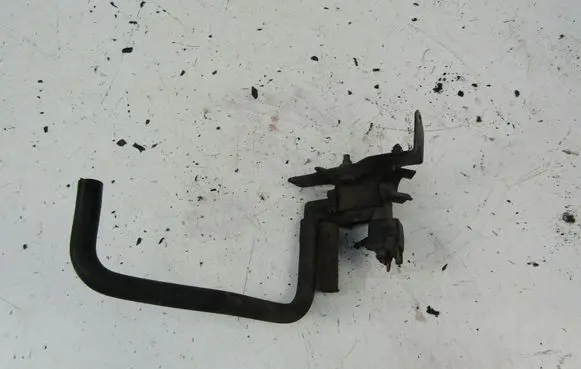 Ford Fiesta Valve vacuum 2S619C915AB