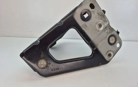 Audi A6 S6 C6 4F Fender mounting bracket 4F0821136A