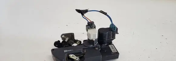 Opel Frontera B Rear door lock 16637561