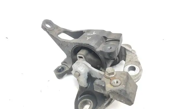 Mazda 6 Engine mount bracket