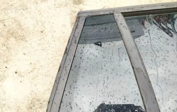 Rear vent window glass