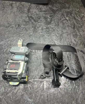 Mercedes-Benz E W212 Front seatbelt 617112100 010L0000 BAMPT11273