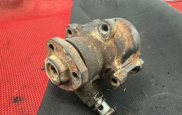 Volkswagen Polo III 6N 6N2 6NF Power steering pump 26016947