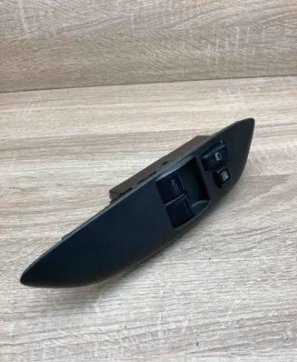 Toyota Yaris Verso Electric window control switch 0114Q26