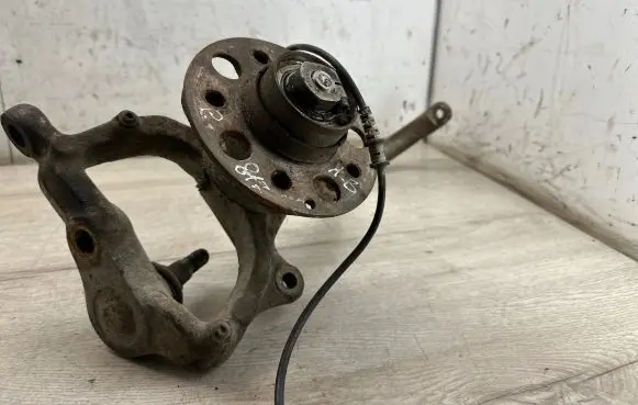 Mercedes-Benz E W211 Front wheel hub