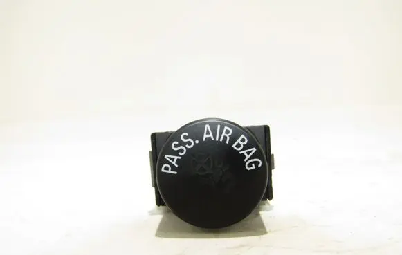 Passenger airbag on/off switch