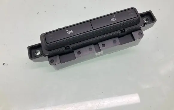 Land Rover Evoque II Seat heating switch LK7218D687 200720JG02 ESF21C07D