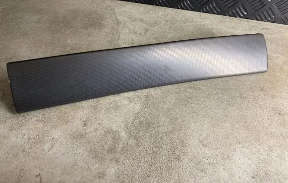 Dashboard glove box trim