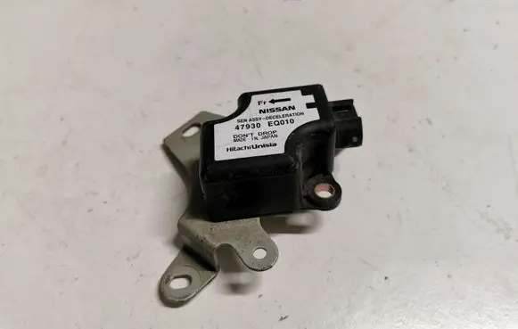Nissan X-Trail T30 ESP acceleration yaw rate sensor 47930EQ010