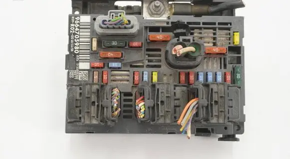 Peugeot 3008 I Fuse module 9664705980
