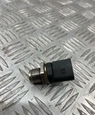 BMW 3 E90 E91 Fuel pressure sensor 0281002988 15569607