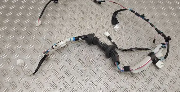 Toyota Yaris Front door wiring loom 821510D70 RL2V75V5G98