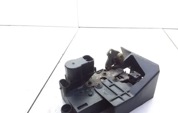 Alfa Romeo 156 Front door lock 16835552