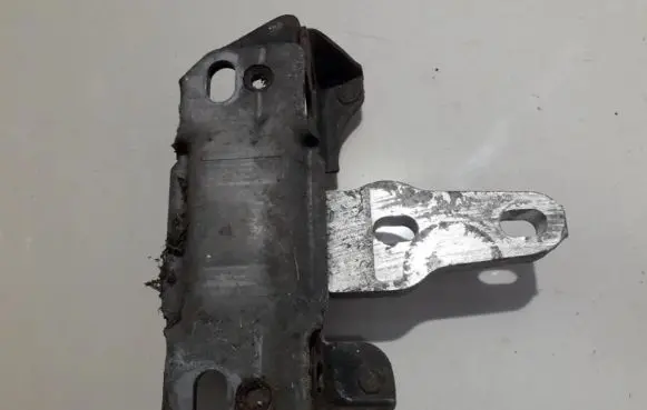 Engine mount bracket