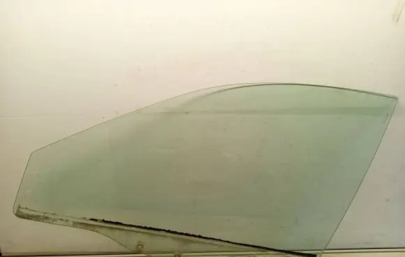 Mitsubishi Galant Front door window glass four-door 43R00033