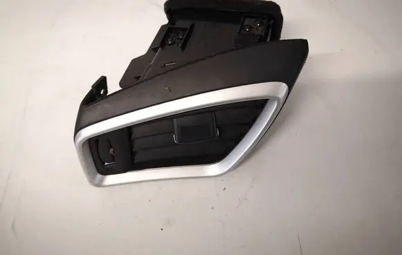 Nissan X-Trail T32 Dashboard side air vent grill/cover trim E9895311100